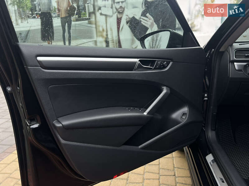 Седан Volkswagen Passat 2018 в Одессе