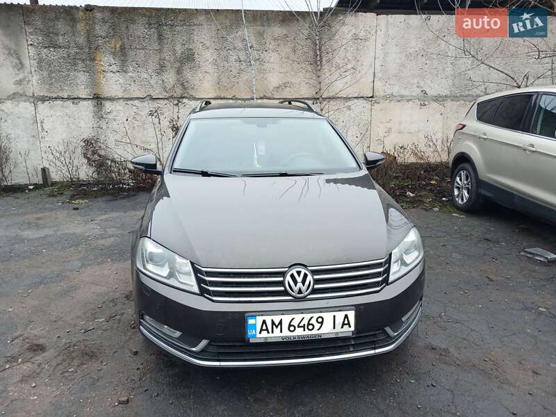 Універсал Volkswagen Passat 2014 в Житомирі