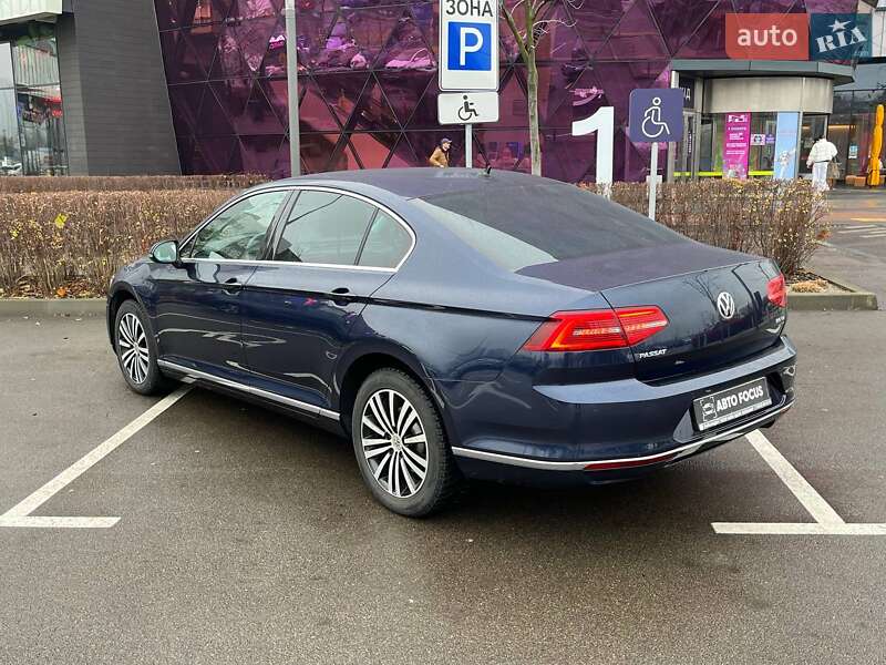 Седан Volkswagen Passat 2017 в Києві