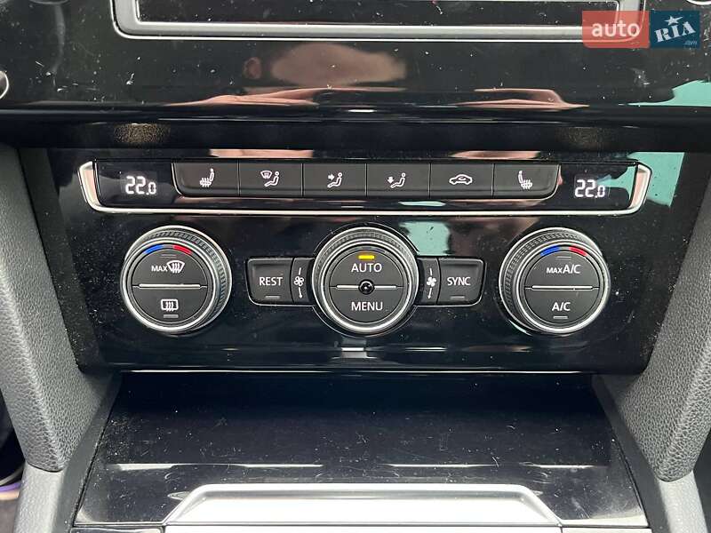 Седан Volkswagen Passat 2017 в Києві