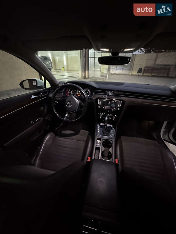 Седан Volkswagen Passat 2015 в Николаеве