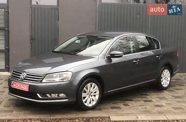 Седан Volkswagen Passat 2010 в Ивано-Франковске