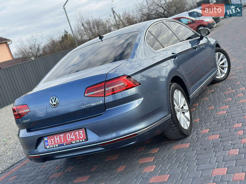 Седан Volkswagen Passat 2016 в Береговому фото 13 Седан Volkswagen Passat 2016 в Береговому