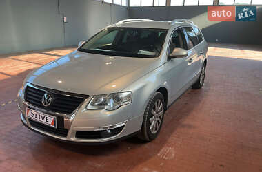 Універсал Volkswagen Passat 2010 в Житомирі