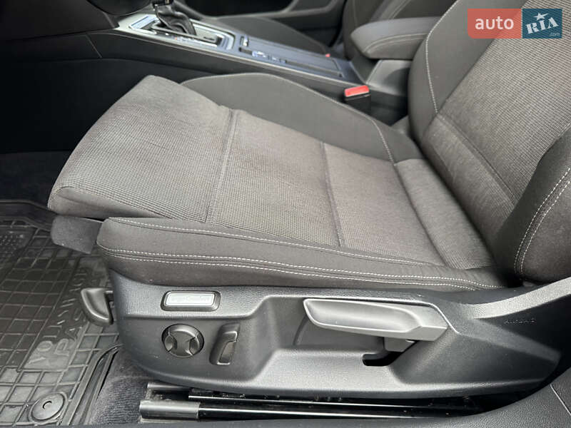 Седан Volkswagen Passat 2015 в Звягеле фото 40 Седан Volkswagen Passat 2015 в Звягеле