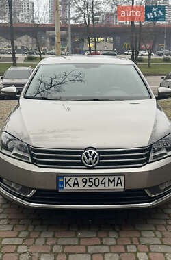 Седан Volkswagen Passat 2013 в Киеве