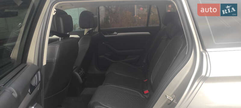 Универсал Volkswagen Passat 2015 в Киеве