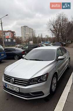 Седан Volkswagen Passat 2016 в Харкові