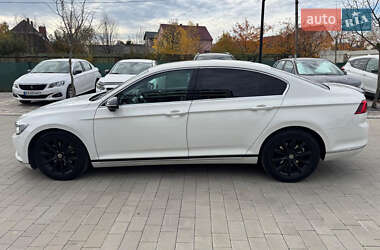 Седан Volkswagen Passat 2016 в Ужгороді