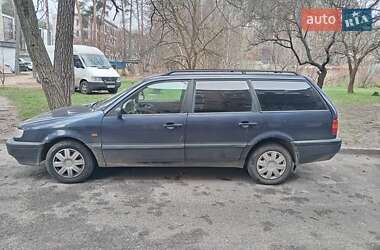 Універсал Volkswagen Passat 1994 в Києві