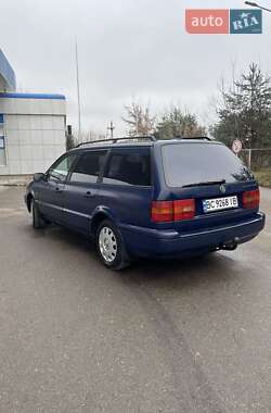 Универсал Volkswagen Passat 1995 в Самборе