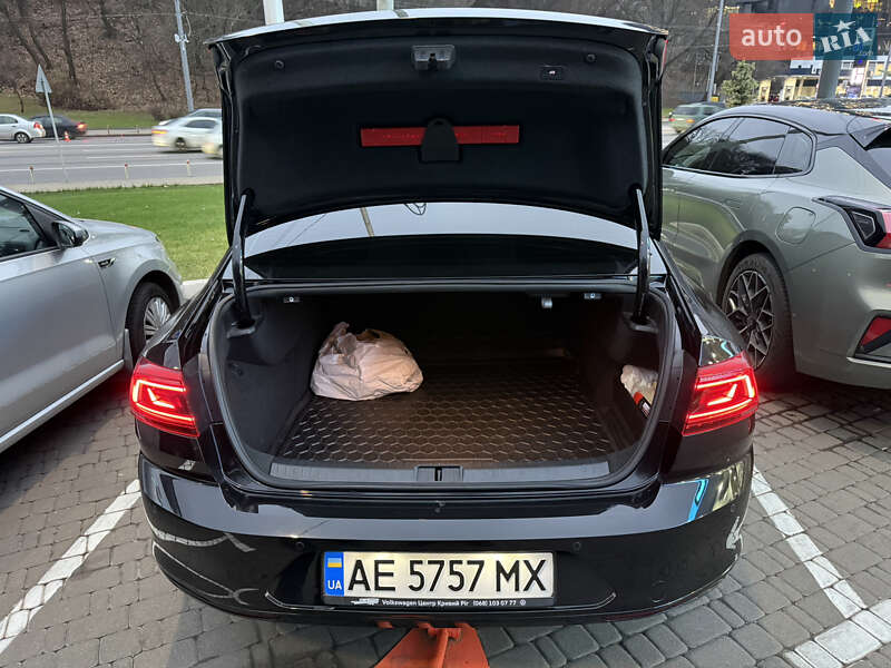 Седан Volkswagen Passat 2019 в Киеве