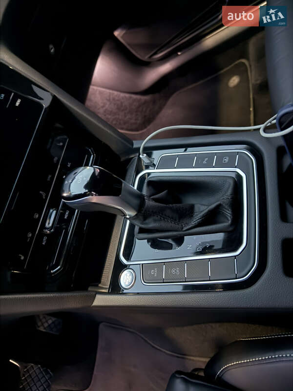 Седан Volkswagen Passat 2019 в Киеве