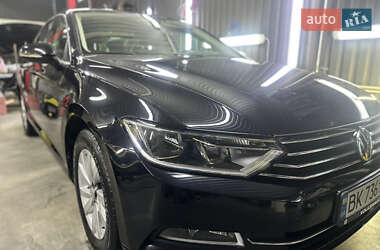 Седан Volkswagen Passat 2017 в Киеве