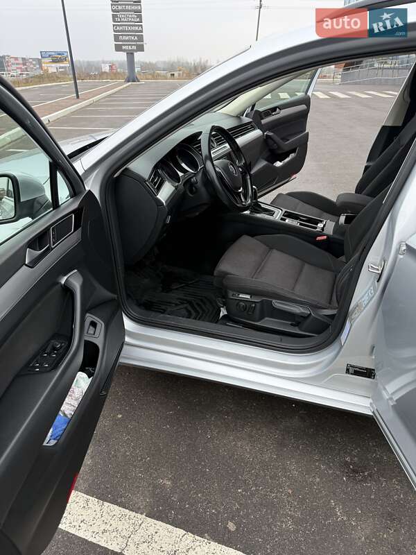 Універсал Volkswagen Passat 2016 в Львові фото 13 Універсал Volkswagen Passat 2016 в Львові