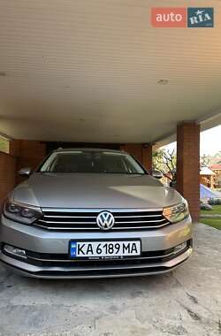 Универсал Volkswagen Passat 2015 в Киеве