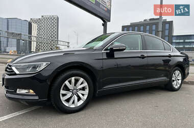Седан Volkswagen Passat 2017 в Києві