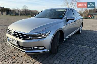 Седан Volkswagen Passat 2015 в Мукачевому