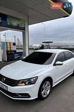 Седан Volkswagen Passat 2016 в Днепре