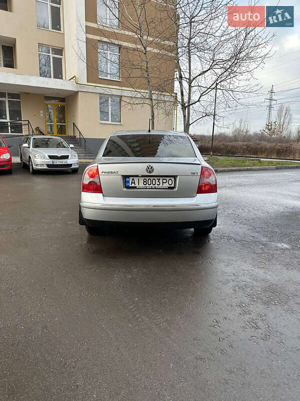 Седан Volkswagen Passat 2004 в Киеве