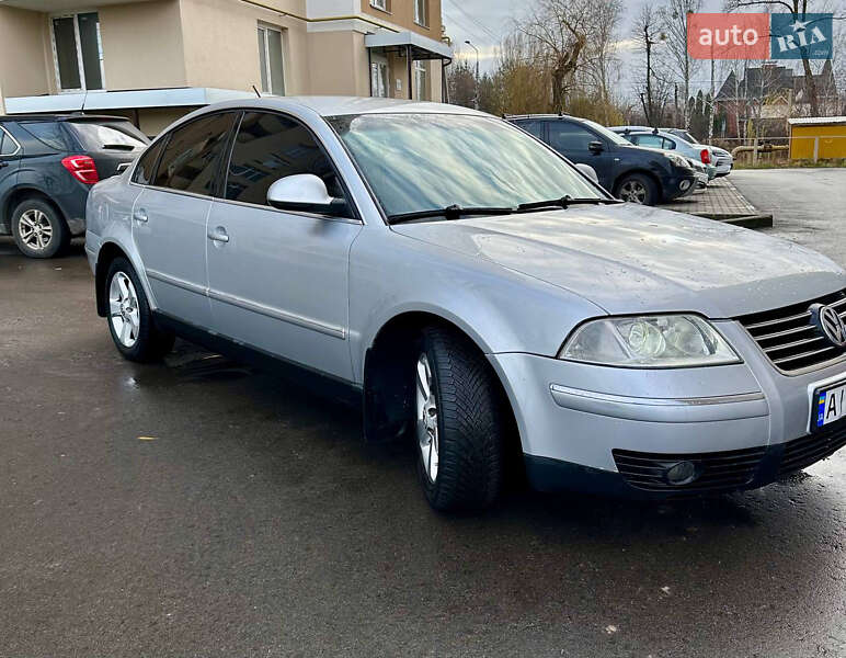 Седан Volkswagen Passat 2004 в Киеве