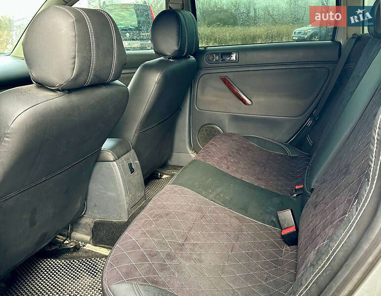 Седан Volkswagen Passat 2004 в Киеве