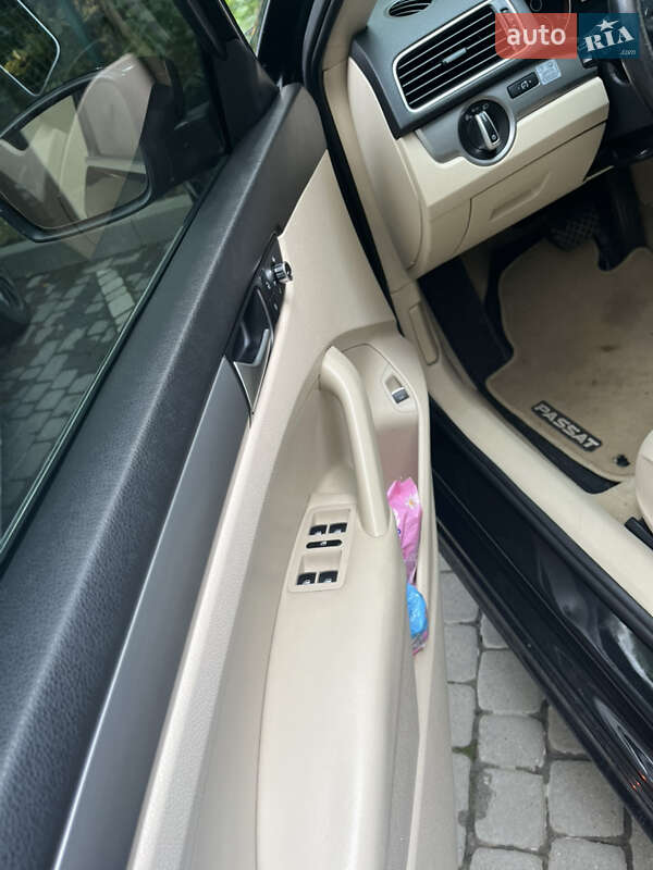 Седан Volkswagen Passat 2014 в Львове