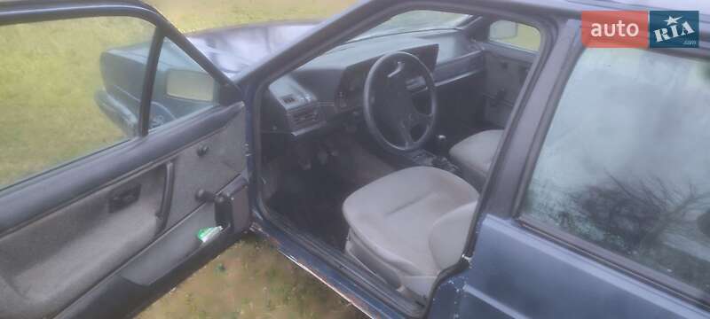 Универсал Volkswagen Passat 1987 в Шумске