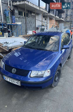 Седан Volkswagen Passat 1998 в Яремче