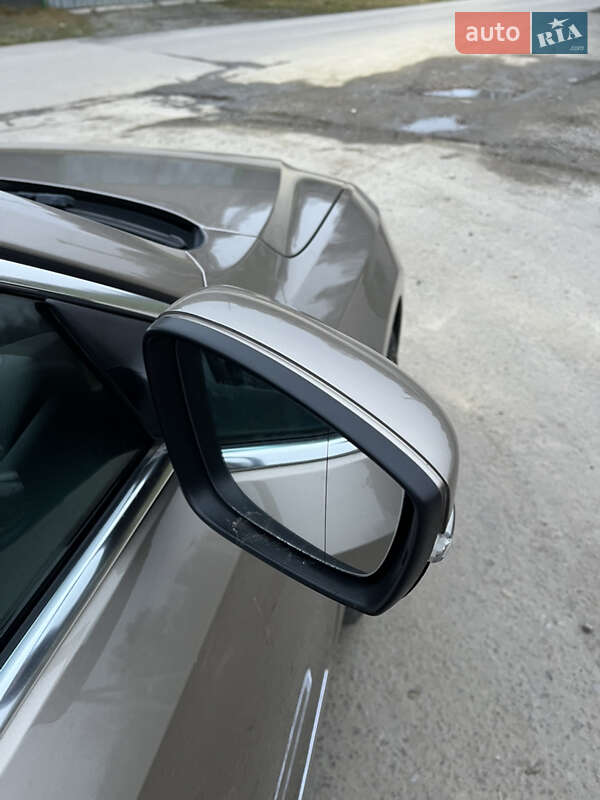 Седан Volkswagen Passat 2014 в Ровно