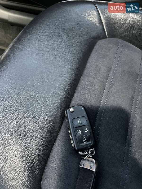 Седан Volkswagen Passat 2014 в Ровно