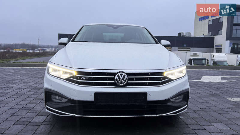 Седан Volkswagen Passat 2019 в Львове