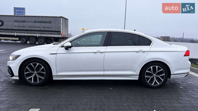 Седан Volkswagen Passat 2019 в Львове