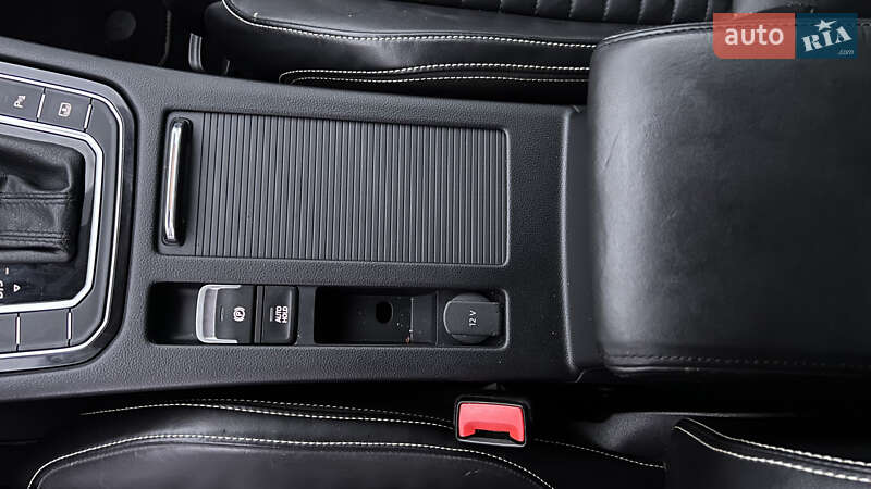 Седан Volkswagen Passat 2019 в Львове