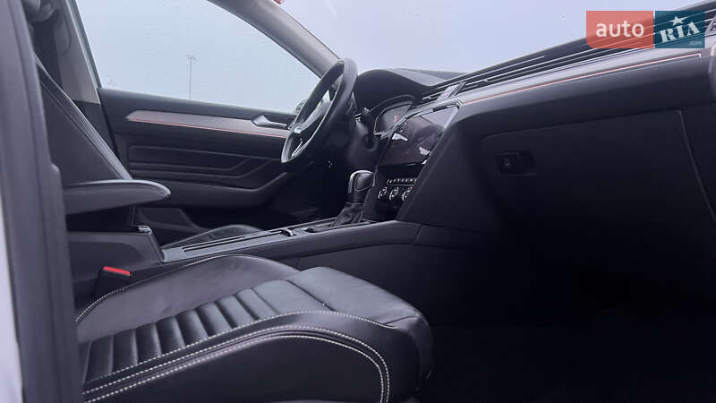 Седан Volkswagen Passat 2019 в Львове