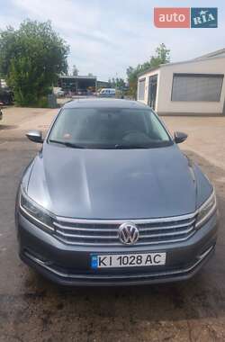 Седан Volkswagen Passat 2017 в Києві