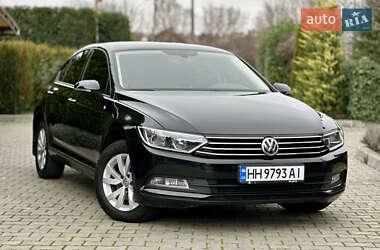 Седан Volkswagen Passat 2017 в Одессе