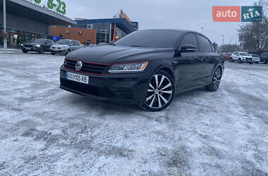 Седан Volkswagen Passat 2018 в Киеве