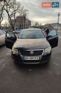 Седан Volkswagen Passat 2005 в Раздельной