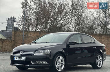 Седан Volkswagen Passat 2013 в Дубно