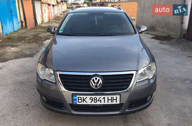 Універсал Volkswagen Passat 2008 в Рівному