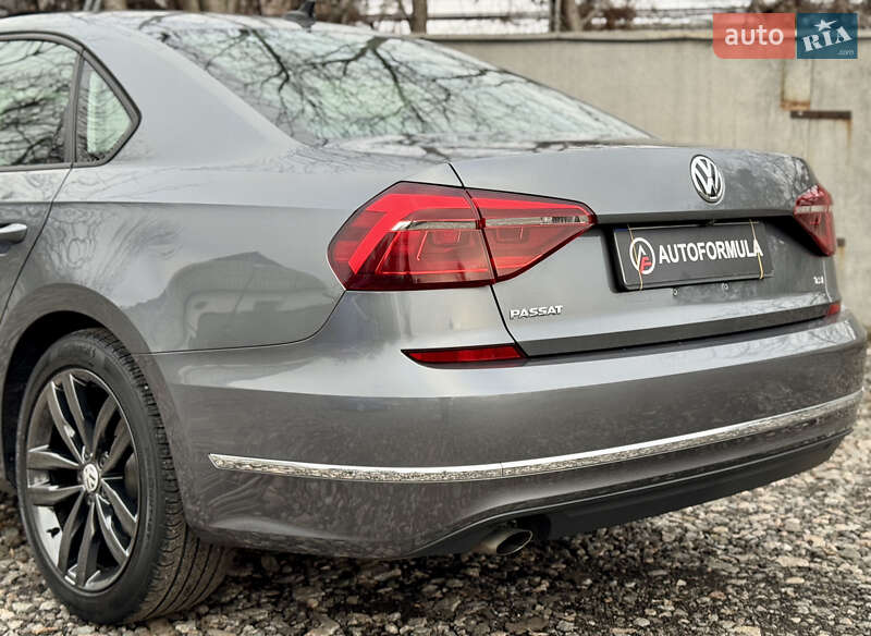 Седан Volkswagen Passat 2018 в Києві