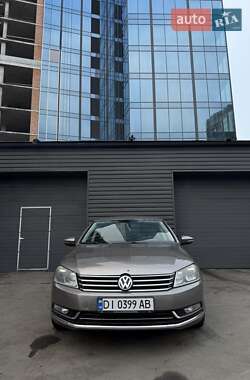 Седан Volkswagen Passat 2011 в Киеве
