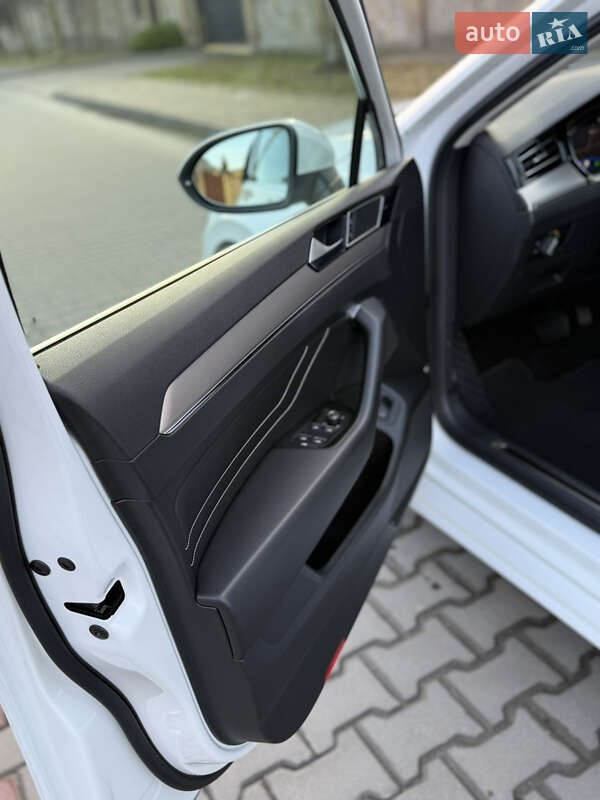 Универсал Volkswagen Passat 2022 в Луцке