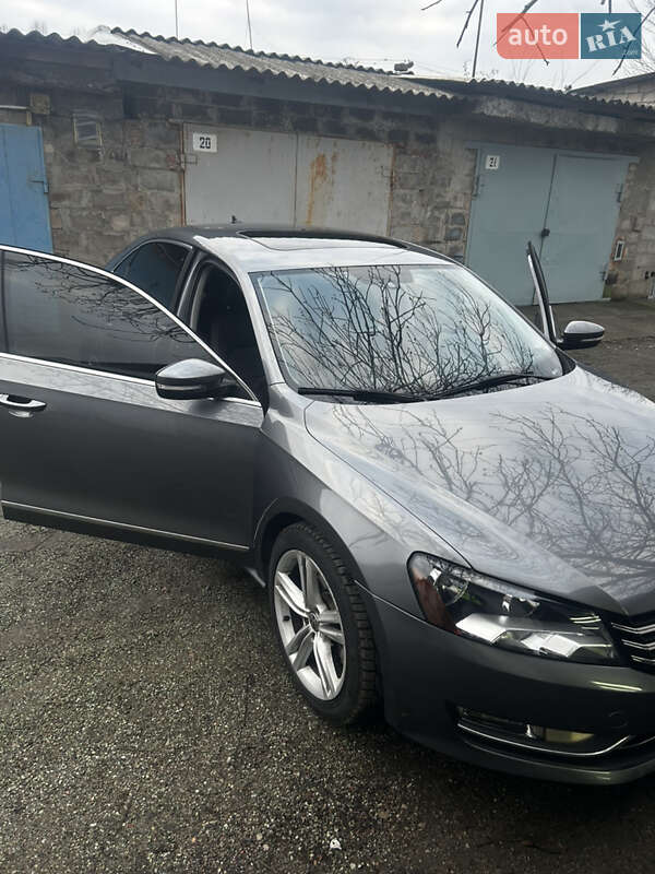 Седан Volkswagen Passat 2015 в Нікополі
