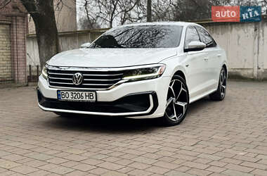 Седан Volkswagen Passat 2019 в Тернополе