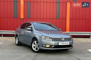 Седан Volkswagen Passat 2011 в Києві