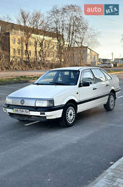 Седан Volkswagen Passat 1993 в Виннице
