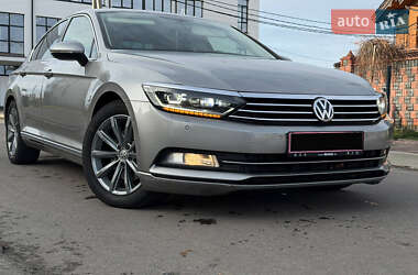 Седан Volkswagen Passat 2015 в Ровно