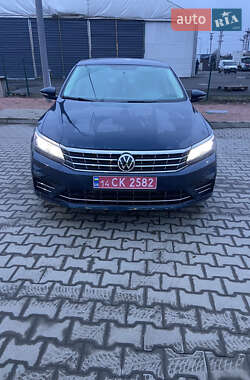 Седан Volkswagen Passat 2018 в Киеве